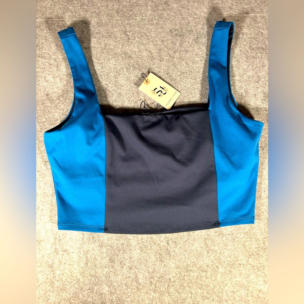 NWT Women’s activewear crop top, Sincerely Jules, size L, built in bra, blue